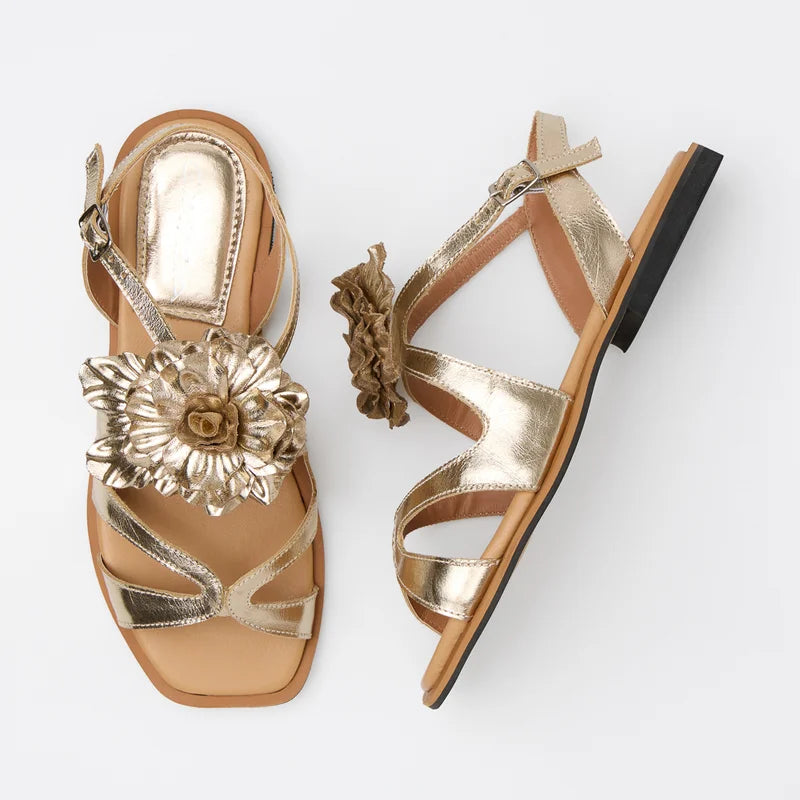 Lumine Leather Flat Sandal - Light Gold