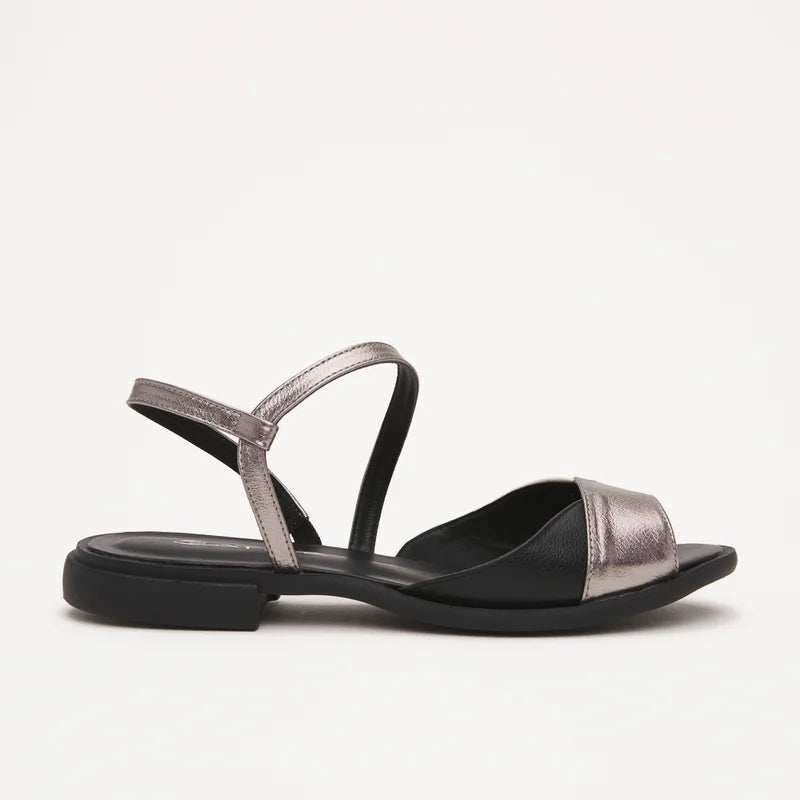 Mavie Flat - Light Gold