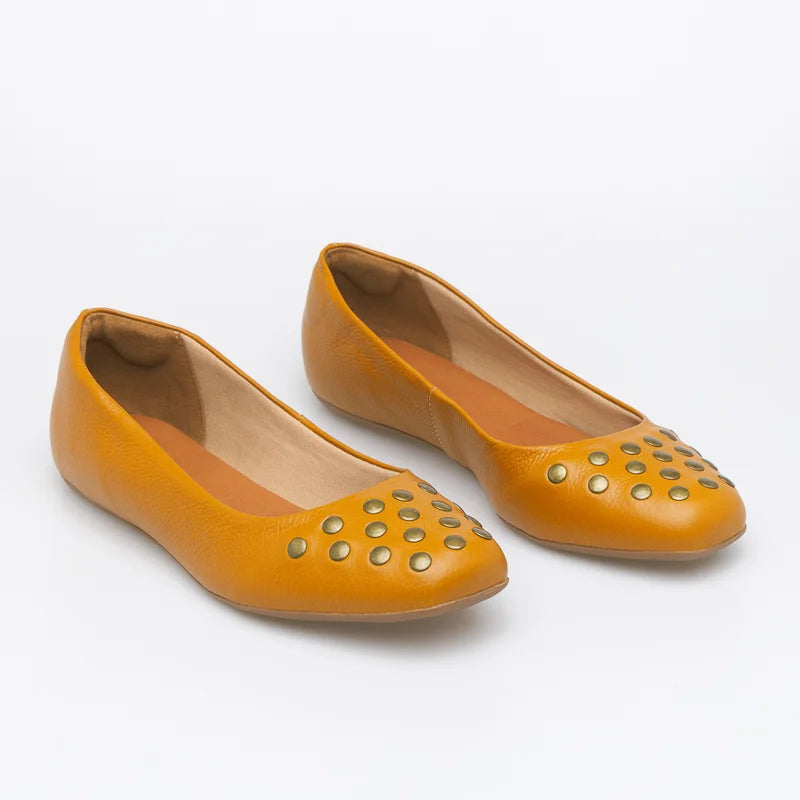 Tachas Leather Flat - Honey