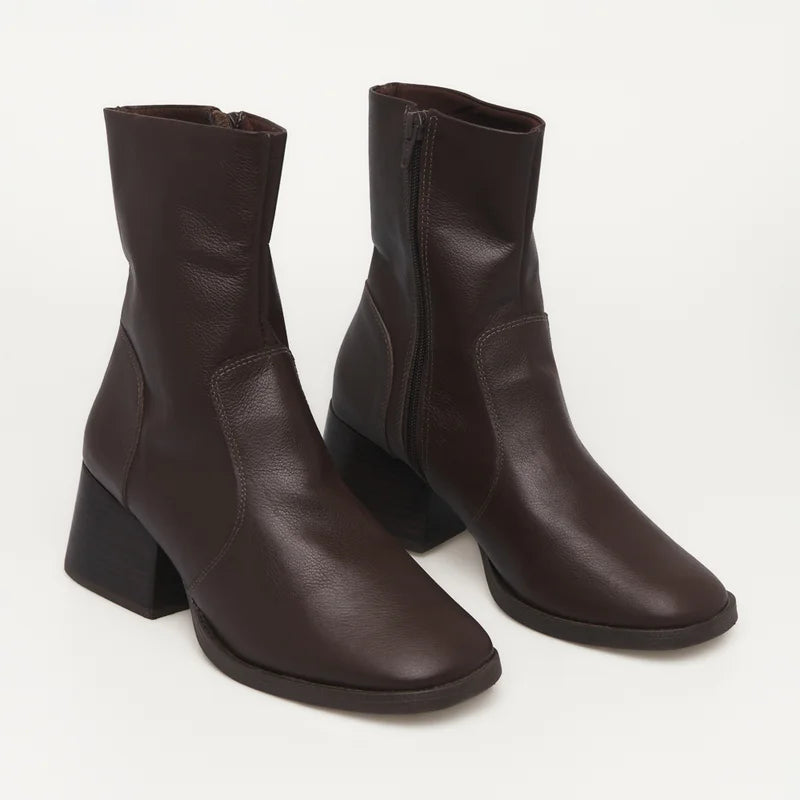 Adria Boot - Coffee