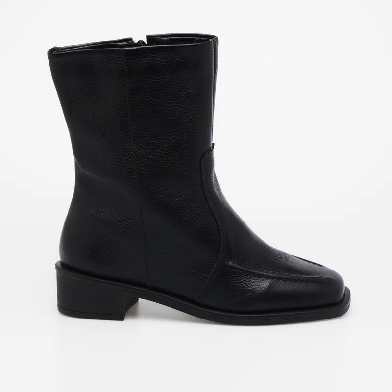 Stitch Detail Boot - Black