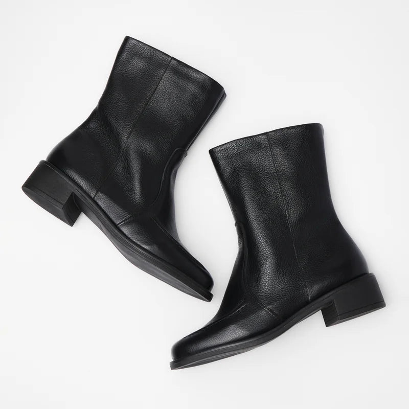 Stitch Detail Boot - Black
