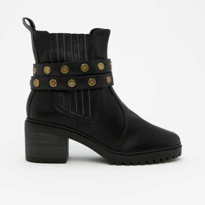 Tássia Leather Boot - Black