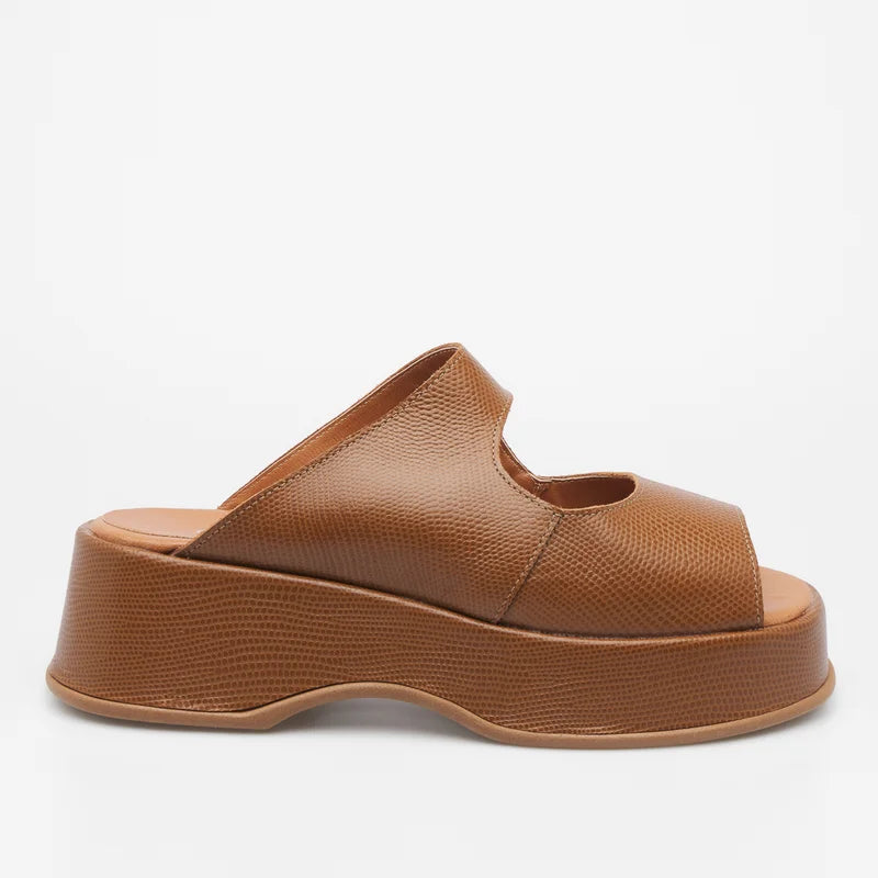 Cut-out flat sandal - Caramel