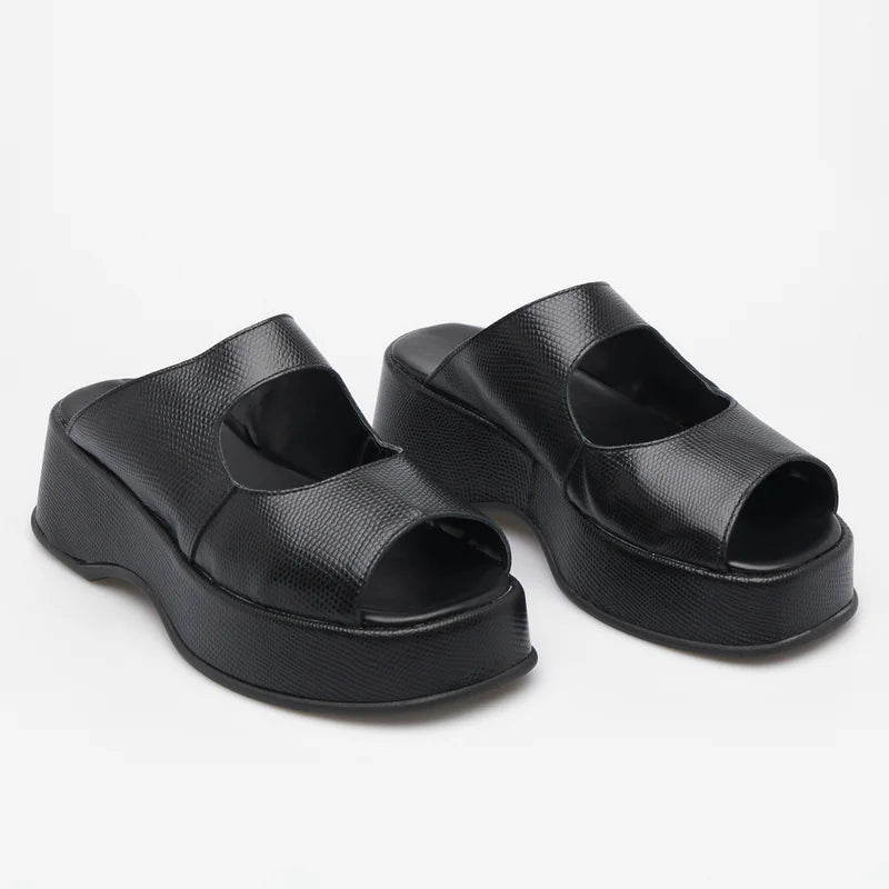 Cut-out flat sandal - Black