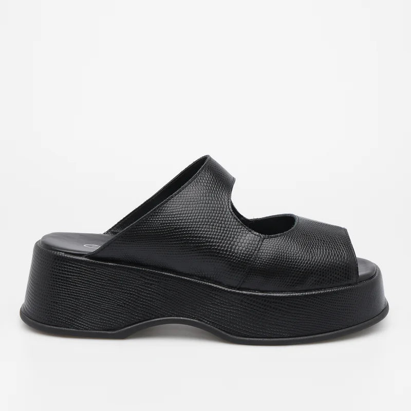 Cut-out flat sandal - Black