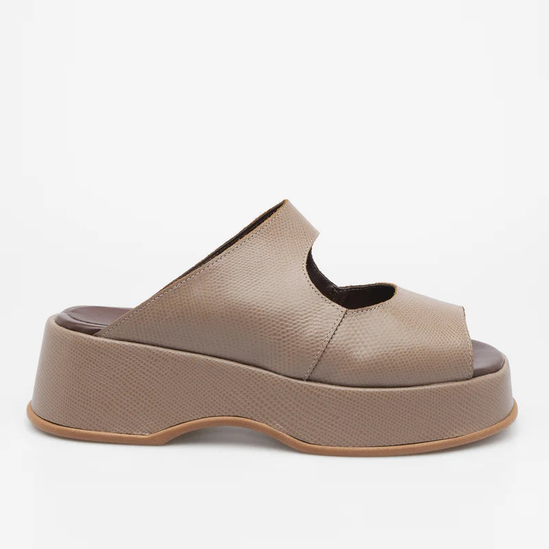 Cut-out flat sandal - Sieno