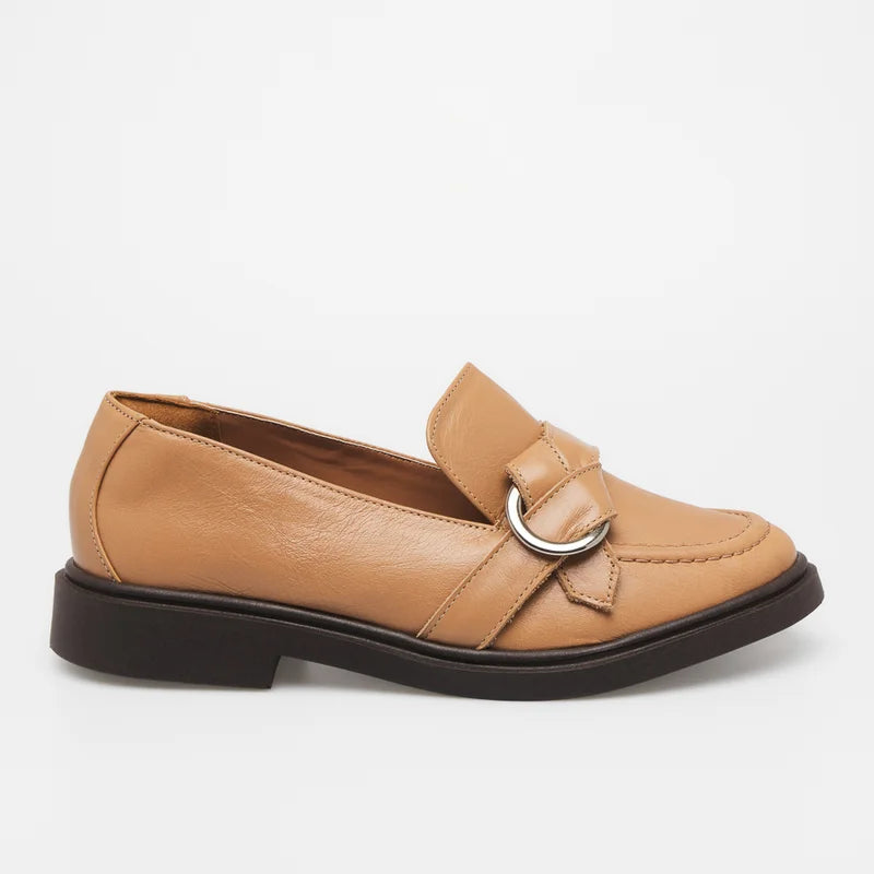 Elorie Leather Loafer - Beige