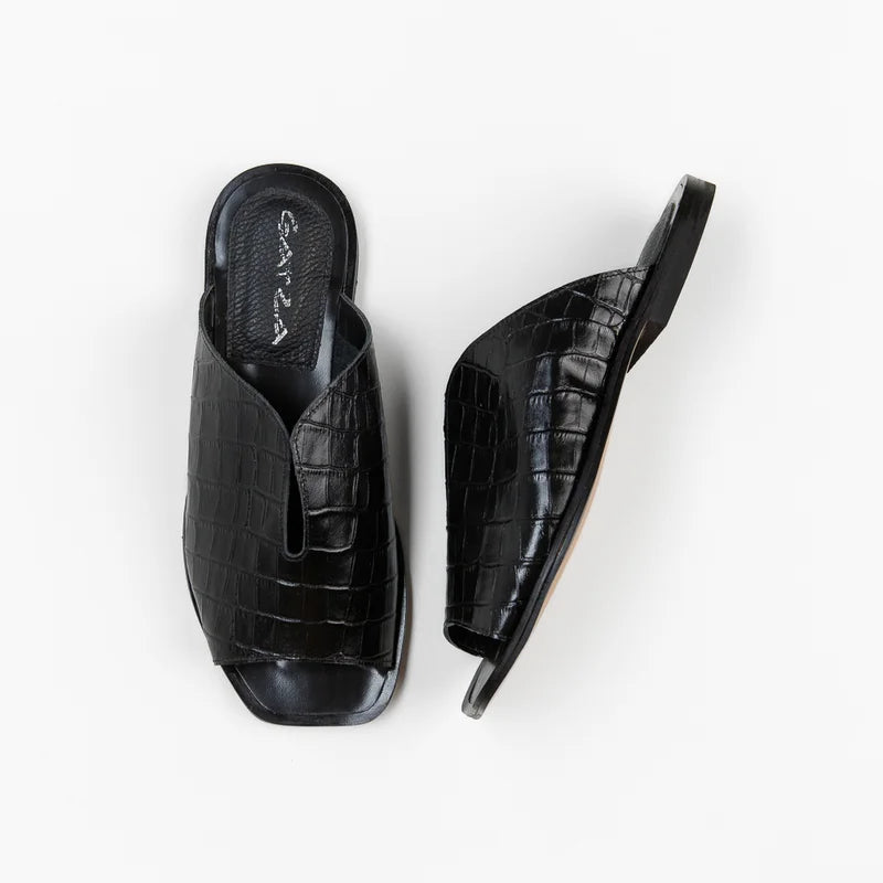 Leather V-Cut Flat Sandal - Black