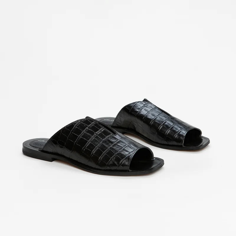 Leather V-Cut Flat Sandal - Black