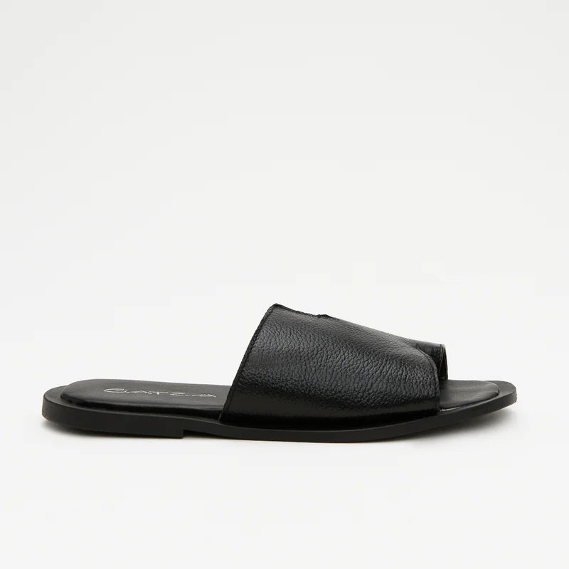 Geometric Flat Sandal - Black
