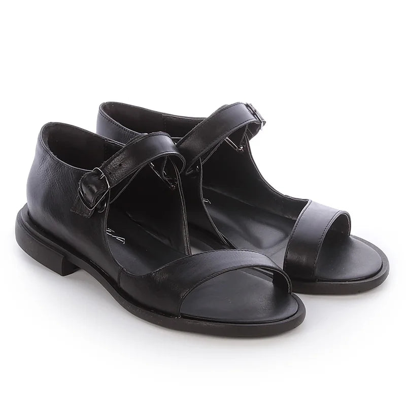 Lessa Flat Sandal - Black