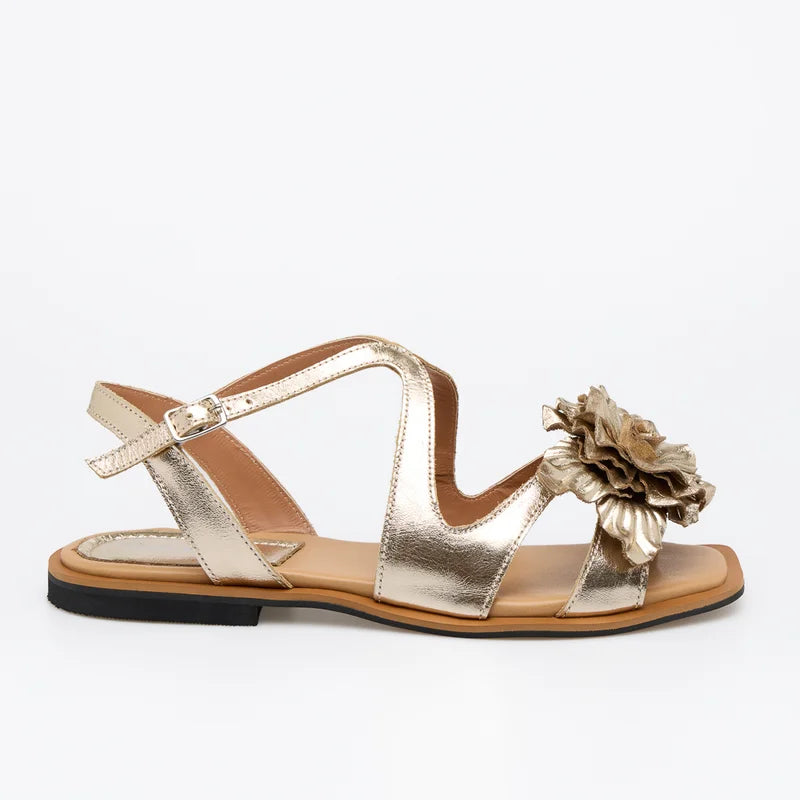 Lumine Leather Flat Sandal - Light Gold