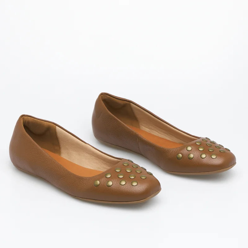 Tachas Leather Flat - Caramel