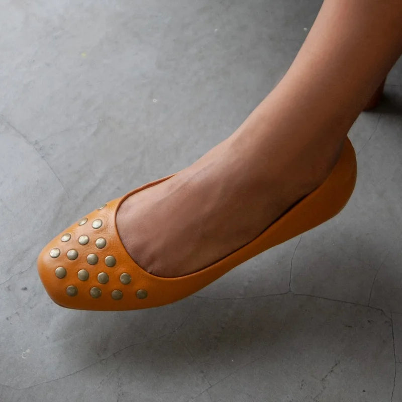 Tachas Leather Flat -  Honey