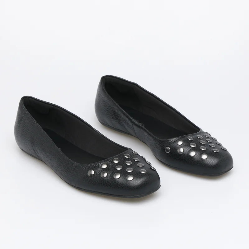 Tachas Leather Flat - Black