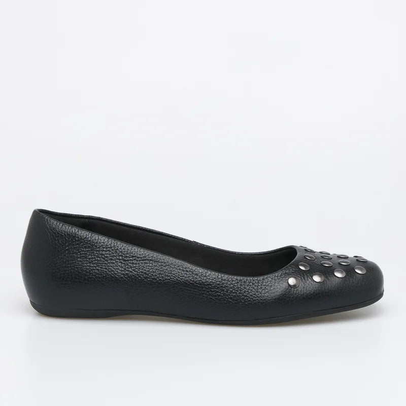 Tachas Leather Flat - Black
