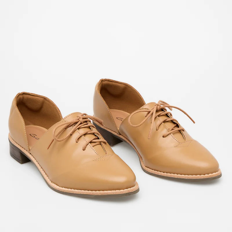 Fenda Leather Shoe - Beige