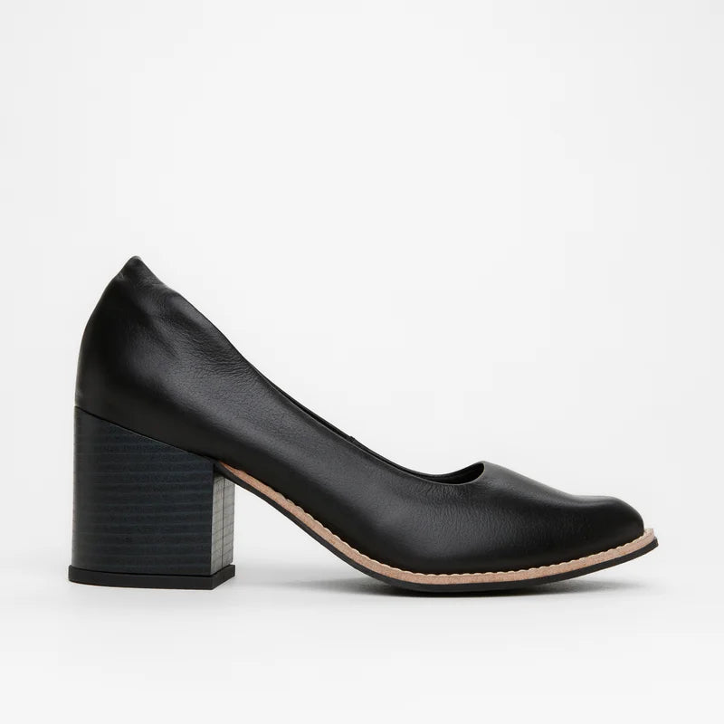 Léa Black Leather Pumps
