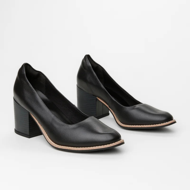 Léa Black Leather Pumps